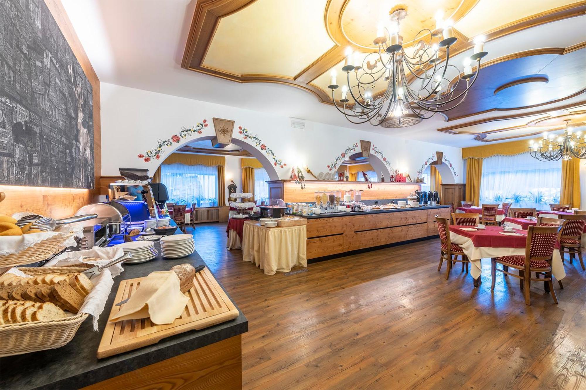Hotel Alpino Wellness & Spa ペーイオ・フォンティ エクステリア 写真