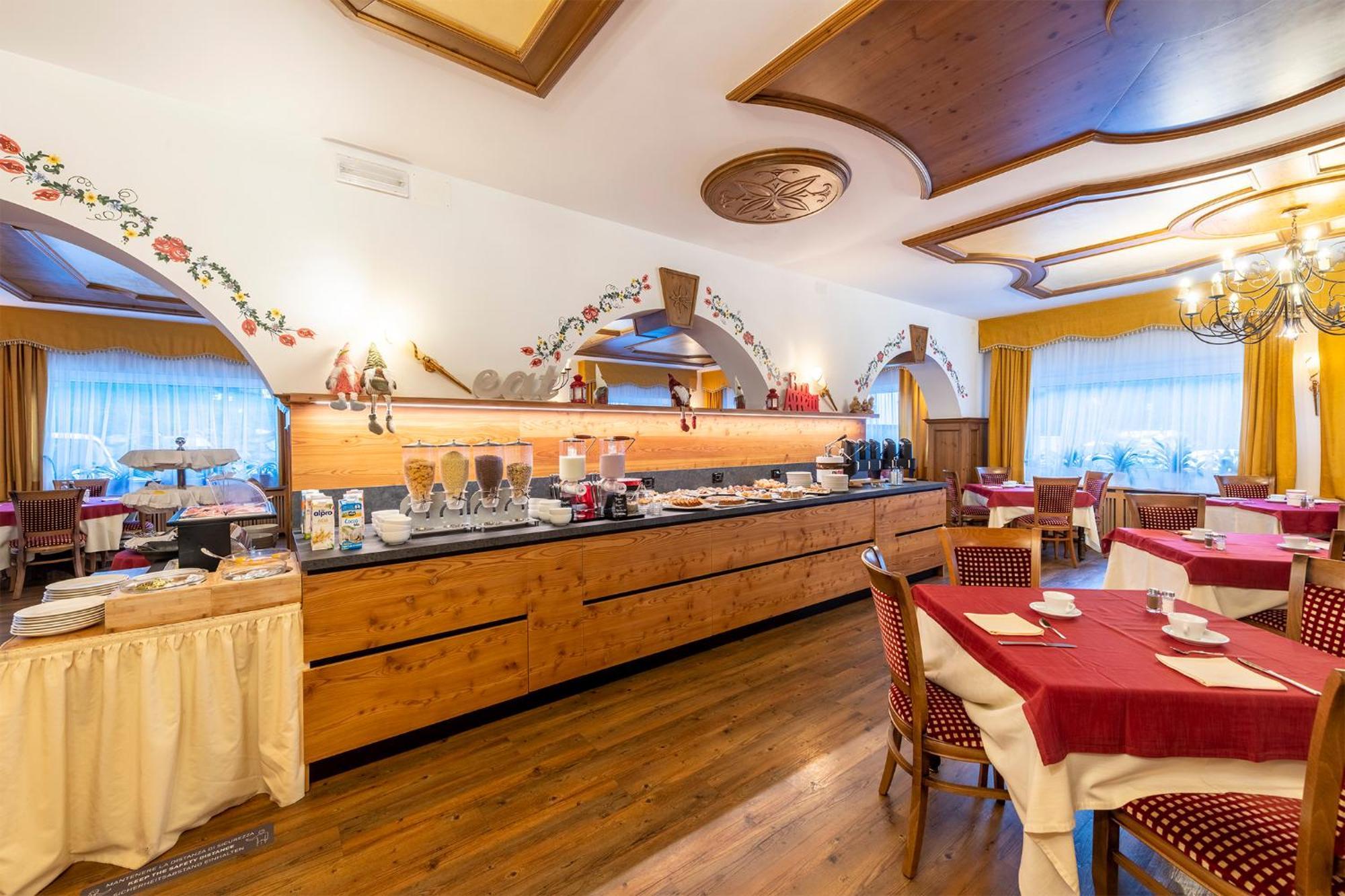 Hotel Alpino Wellness & Spa ペーイオ・フォンティ エクステリア 写真
